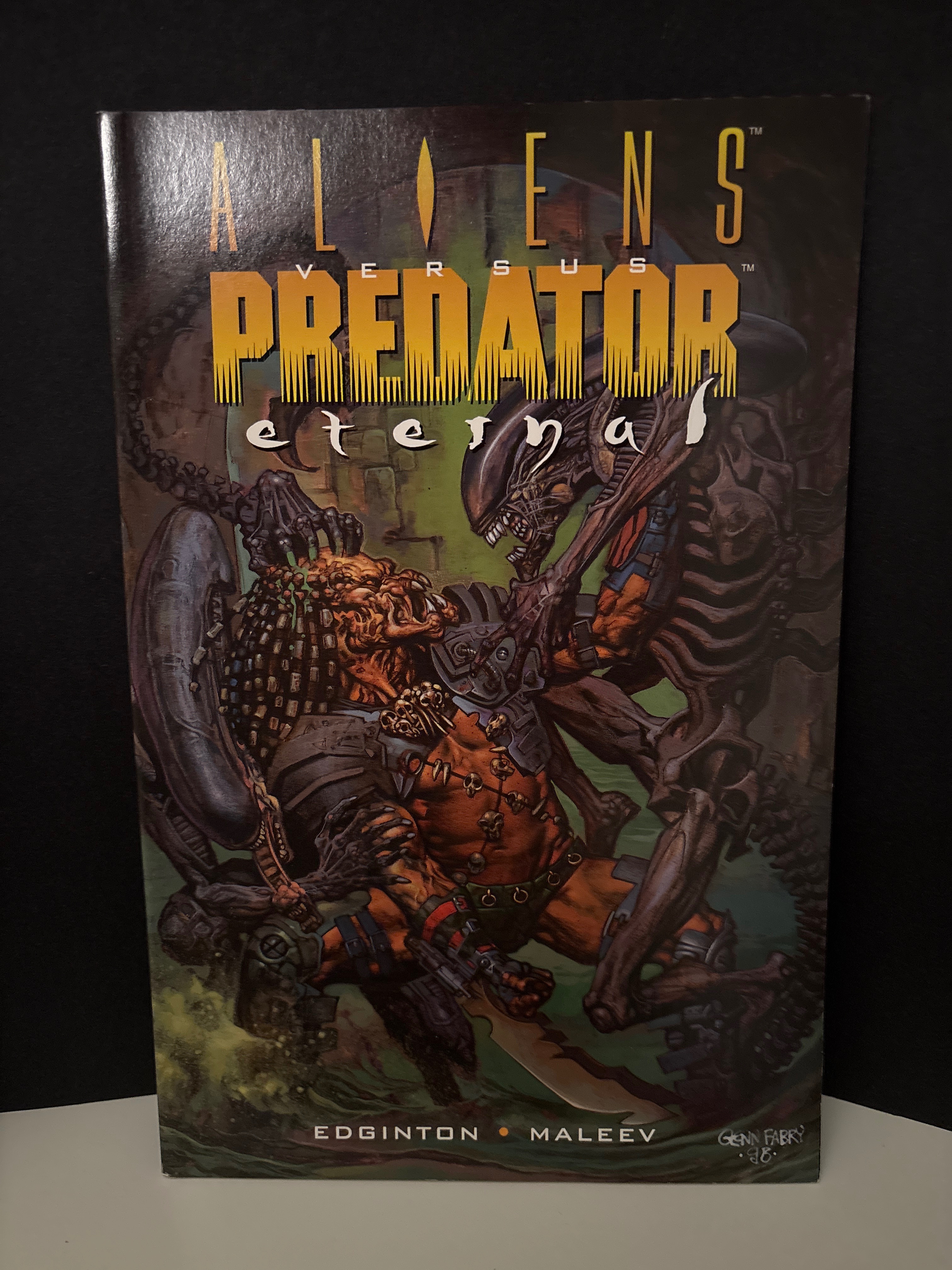 Alien vs Predator: Eternal cover